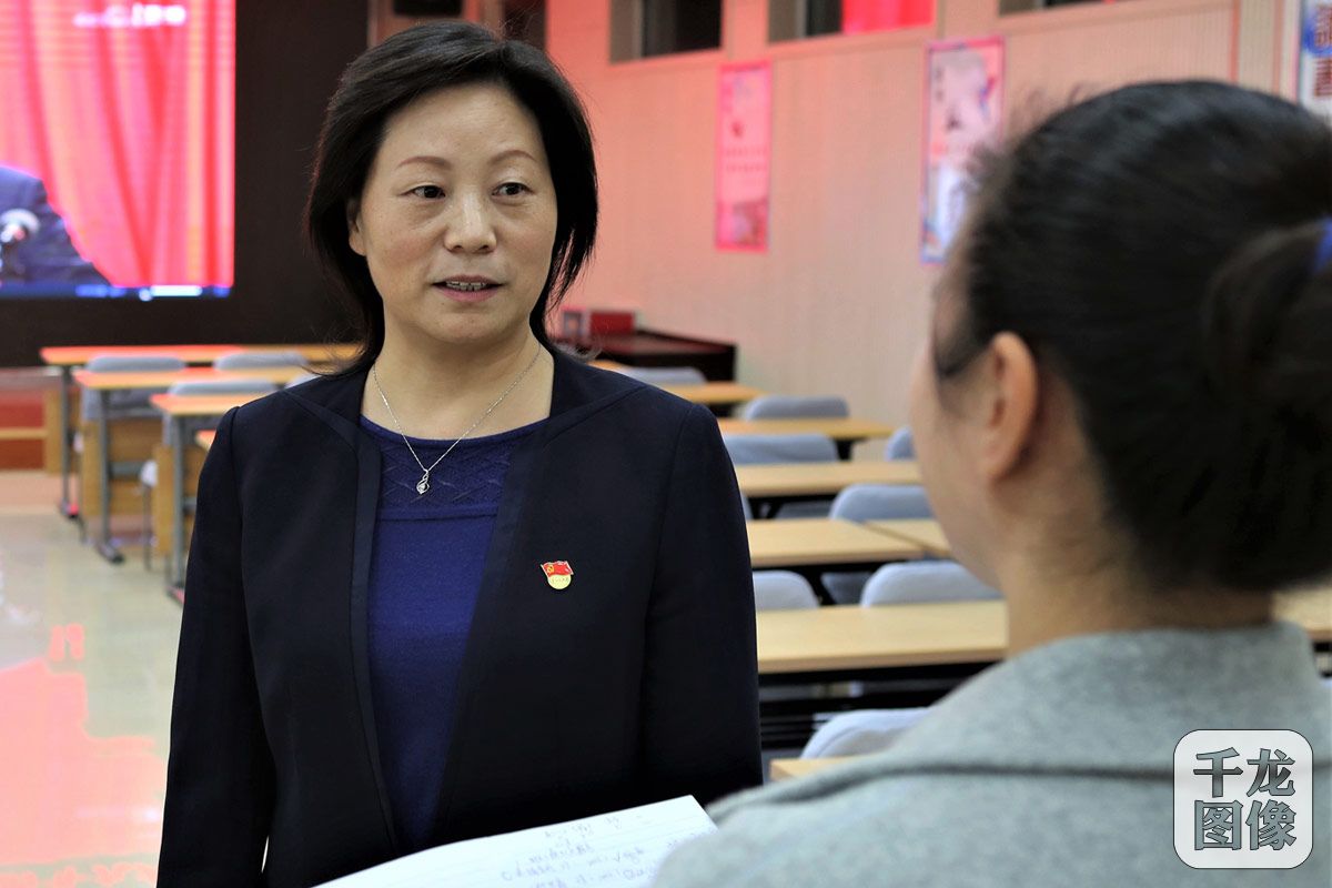 大峪中学分校书记、校长魏芳