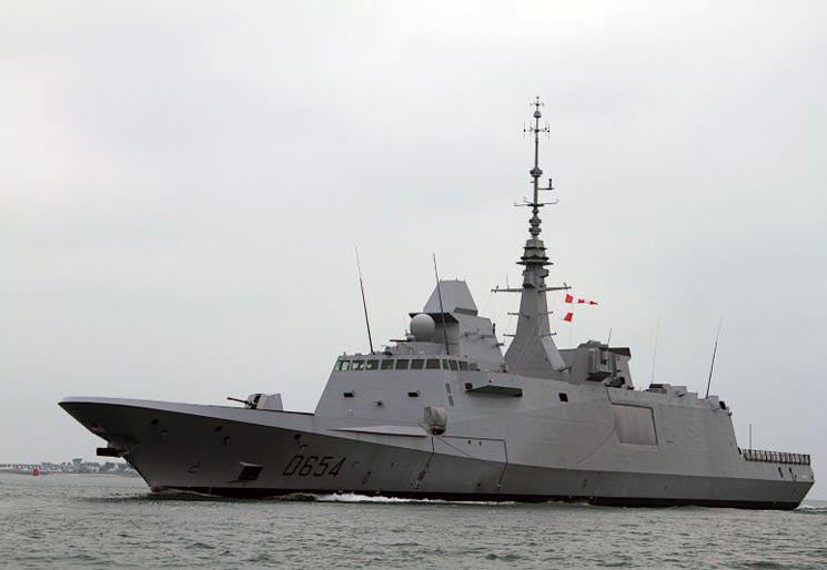 法媒称法军舰10月曾无害通过南海:中国巡逻机绕飞但表现专业