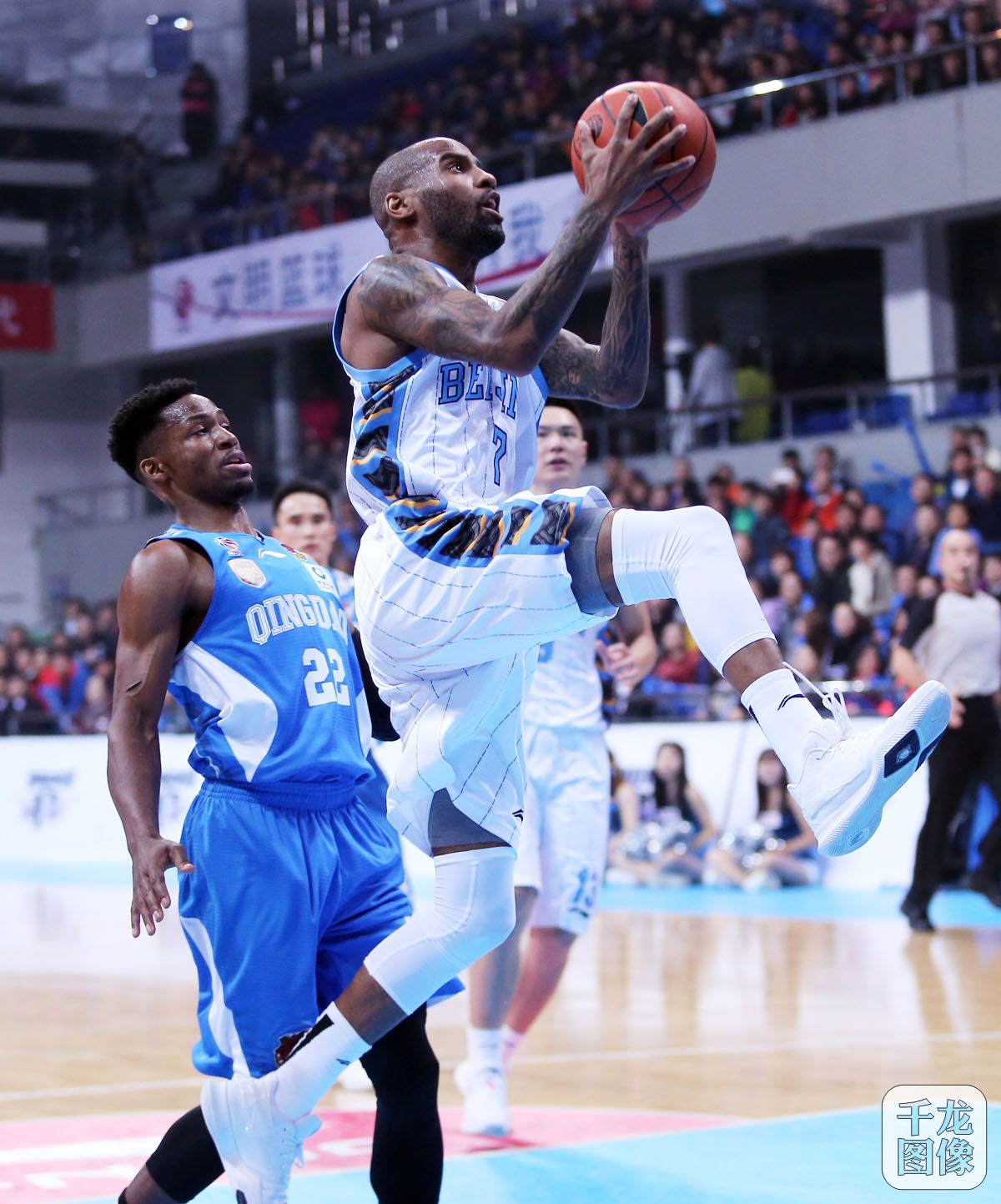 双外援发威狂砍61分 首钢男篮111:105青岛国信