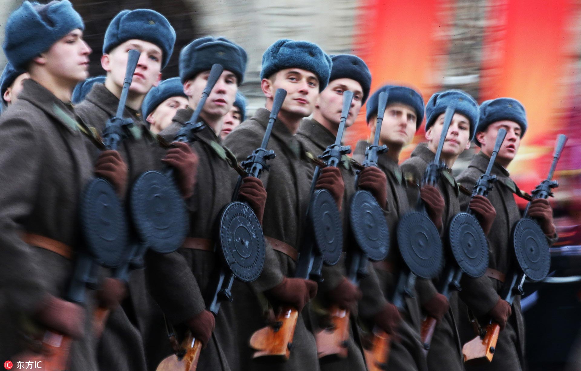 俄罗斯举行大阅兵 纪念1941年莫斯科红场阅兵76周年(2)-千龙网·中国首都网