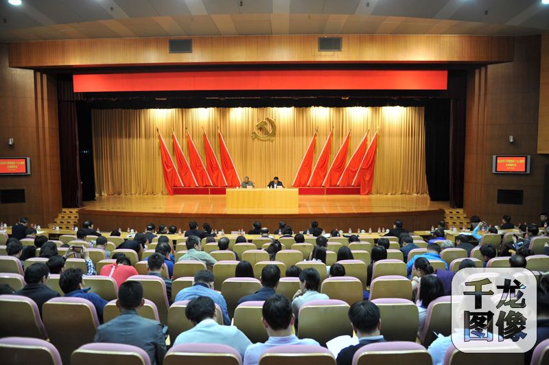 市直机关学习贯彻党的十九大精神宣讲团专场报告会10日举行。图为宣讲会现场。通讯员张国友摄