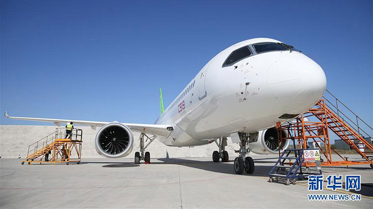 C919飞机转场阎良准备试飞 机长:再等几年就能