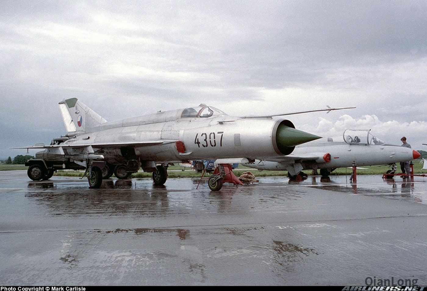 举行开放日的捷克空军 武装直升机双机编队非