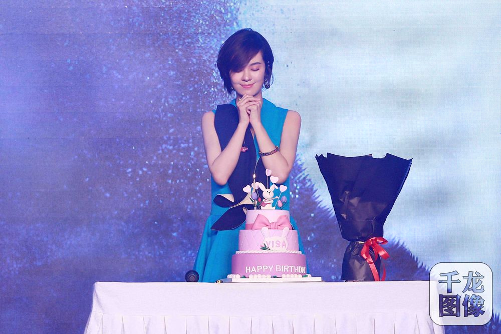 郁可唯现场庆生 与歌迷共度温馨时刻