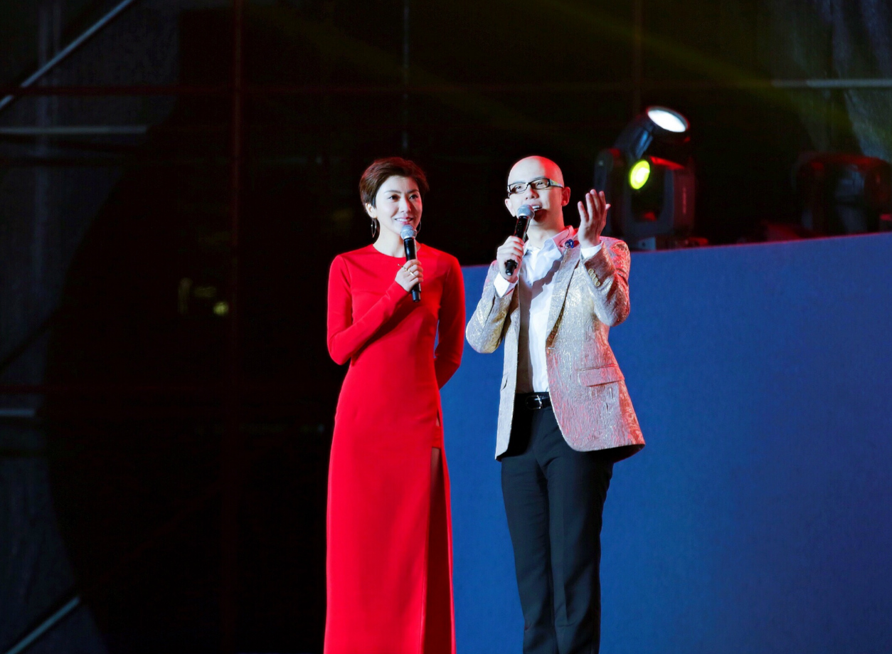 歌手平安表白主持人紫檀?粉丝却为她疯狂打Call