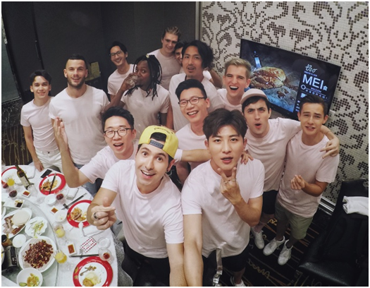 《非正式会谈》:外国代表的“变形计”-千龙网·中国首都网