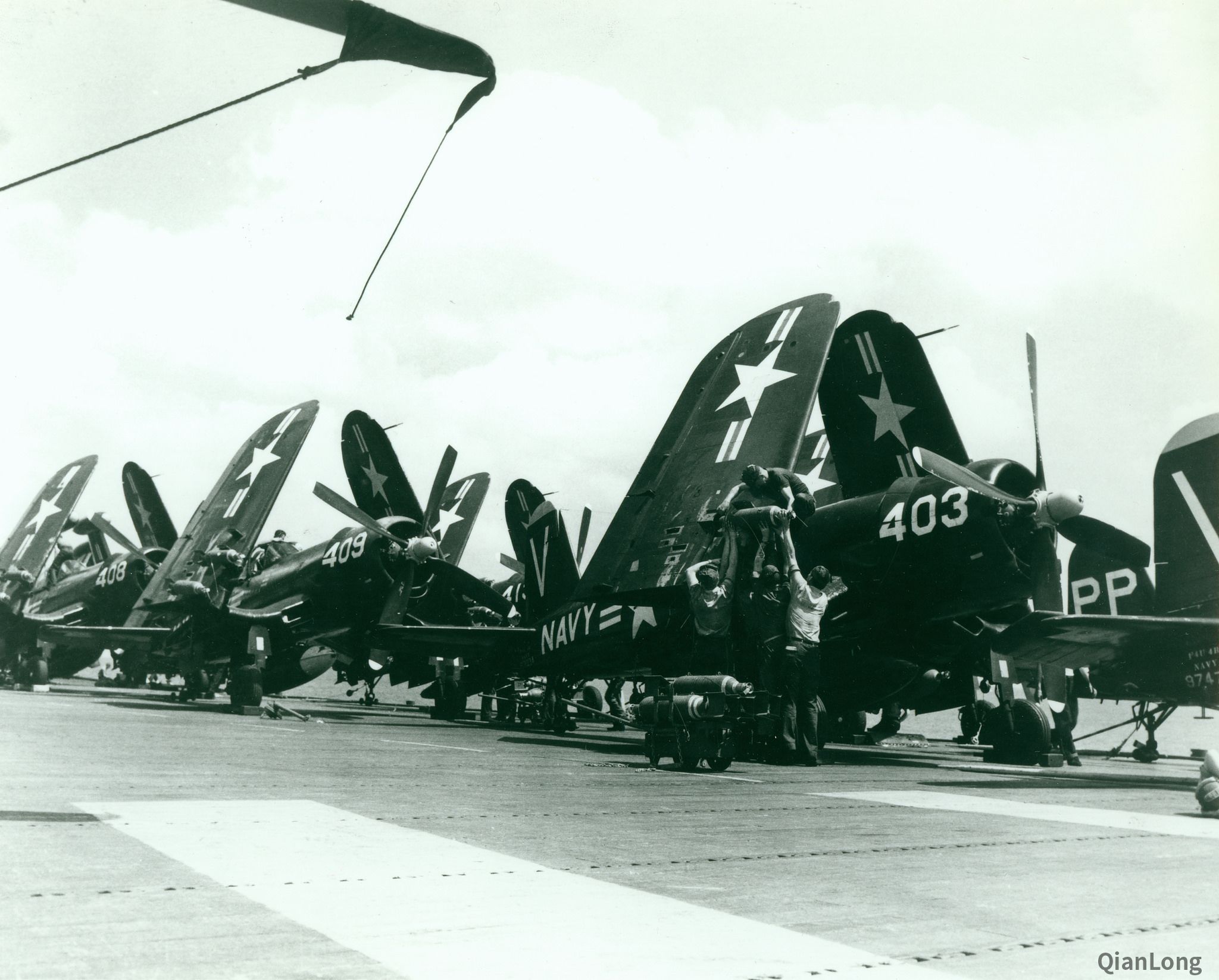 参加朝鲜战争的F4U-4B战斗机 由夺取制空权改为对地攻击-千龙网·中国首都网