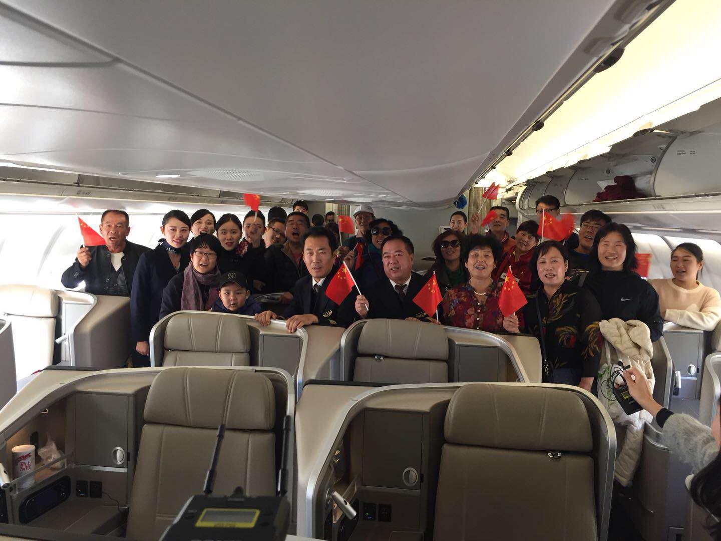 东航四架客机接载逾千名巴厘岛游客回国