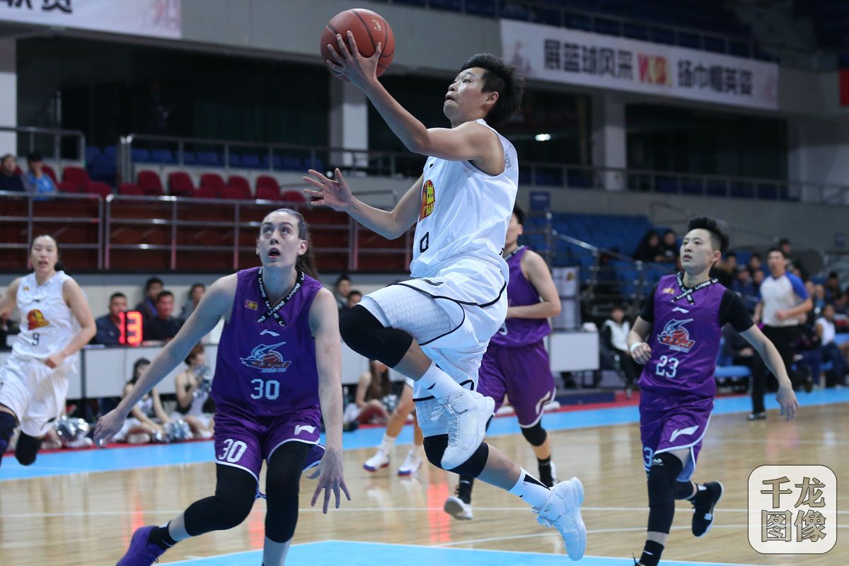 北京首钢女篮77比70战胜上海 继续领跑积分榜