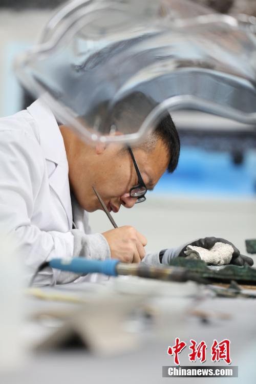 探秘故宫文物医院 珍贵文物在他们手中复原