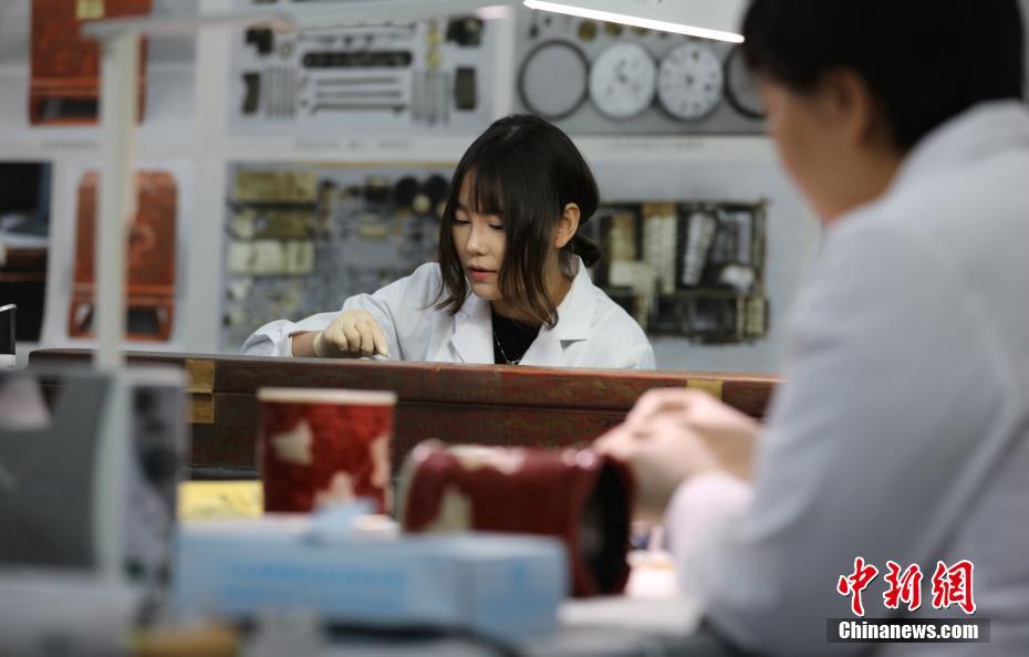 探秘故宫文物医院 珍贵文物在他们手中复原