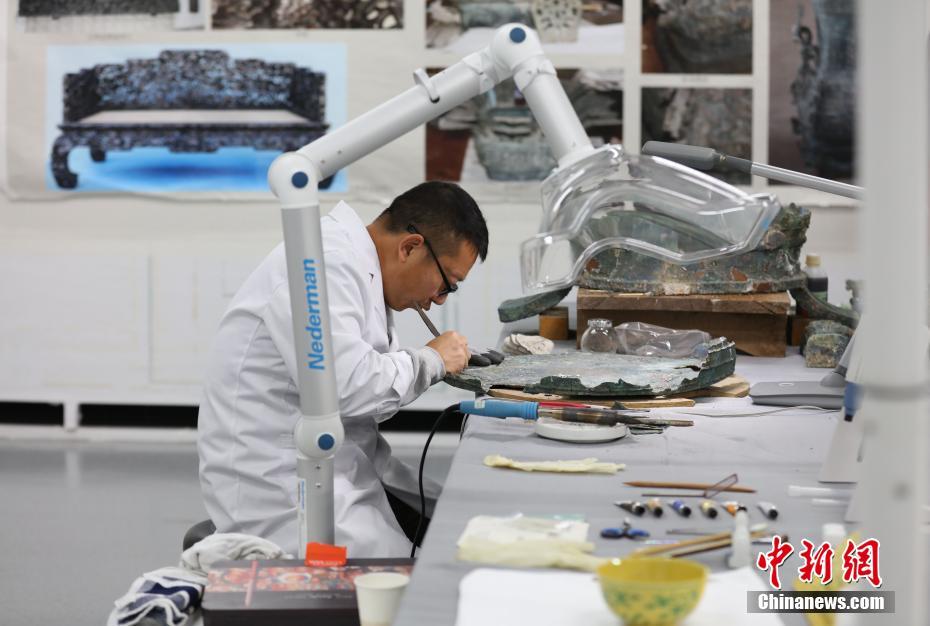 探秘故宫文物医院 珍贵文物在他们手中复原