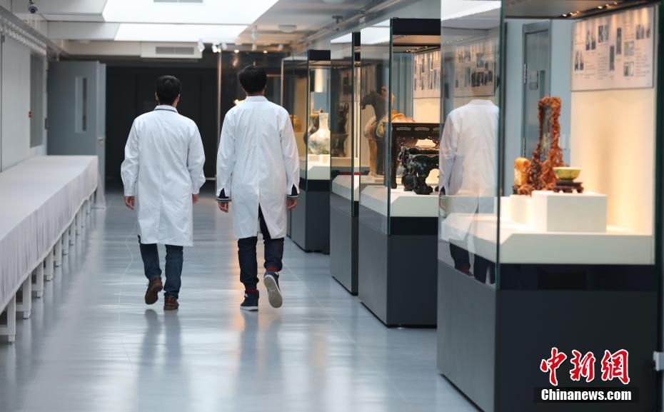 探秘故宫文物医院 珍贵文物在他们手中复原