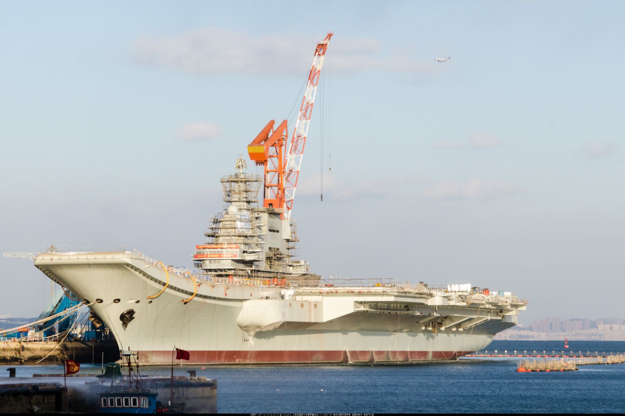 国产航母最新进展照片曝光 距离海试的日子越