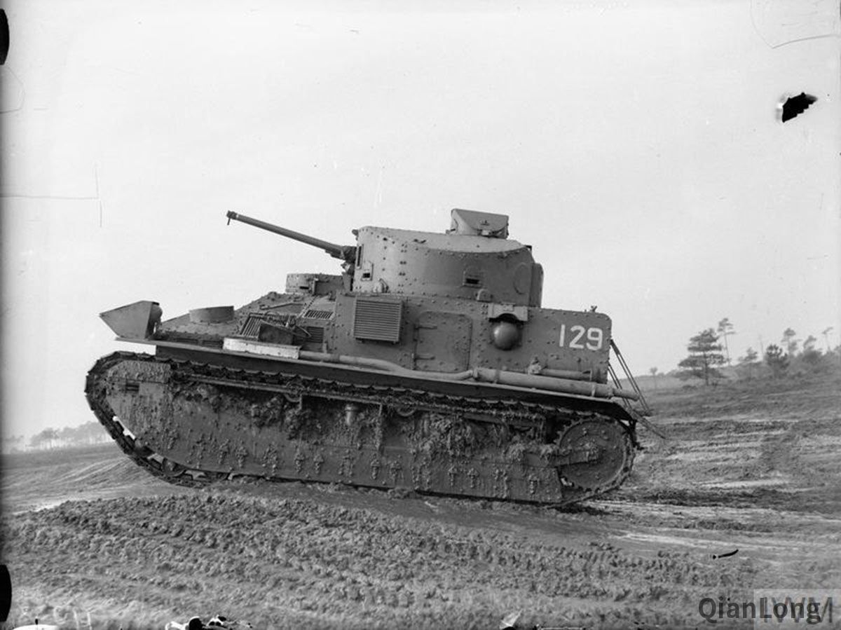 训练中的维克斯 Mk.Ⅱ中型坦克 外形上神似轻型坦克