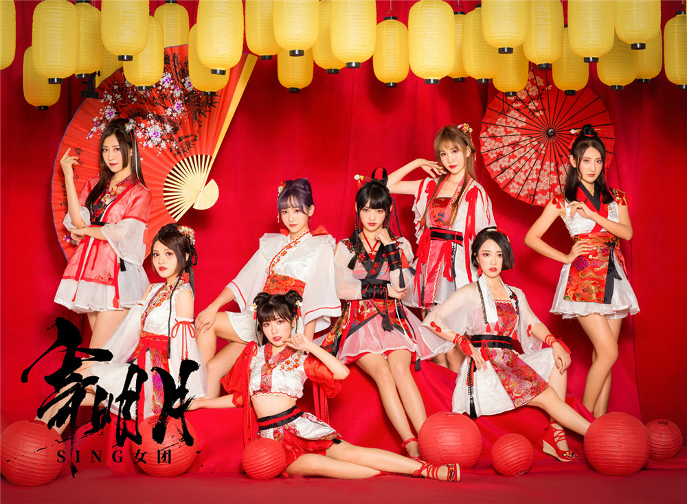 广场舞大妈学跳二次元舞蹈 《寄明月》大火