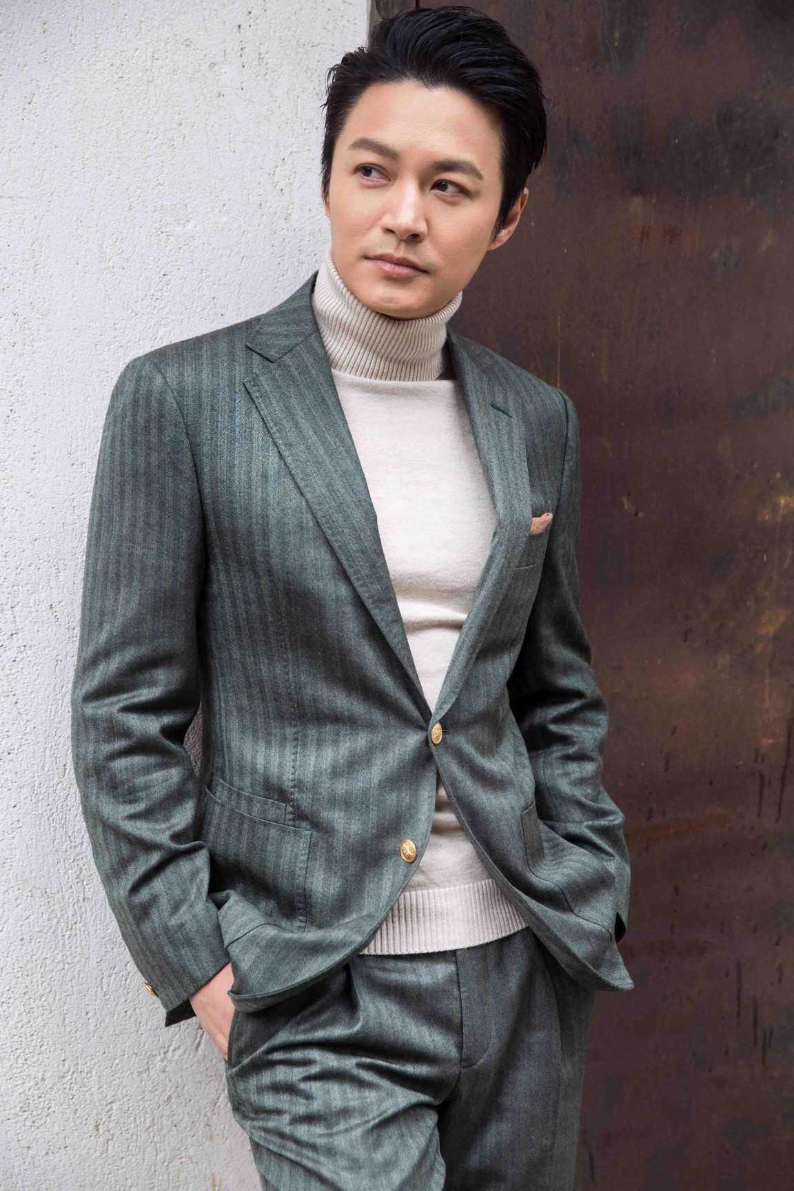 郑国霖写真曝光 绅士雅痞随机切换-千龙网·中国首都网