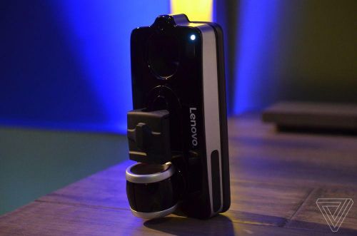 另外,摩托罗拉还推出了一款新的联想Vital Moto Mod,可以测量心率、呼吸频率、脉搏、核心体温及收缩压、舒张压。售价为395美元(约合人民币2577元)。据悉该款联想Vital Moto Mod将在今年4月份推出。