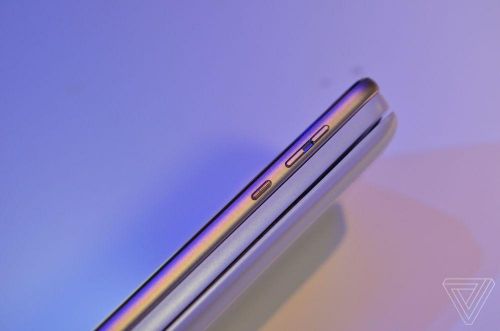 摩托罗拉CES推出侧滑键盘Moto Mod 售价650元