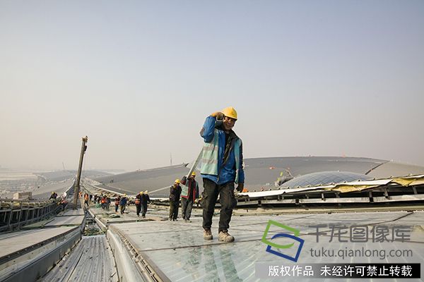 关于促进展览业创新发展的实施意见》(以下简称《实施意见》)近日印发。记者了解到，新机场将建设集商务、办公及配套设施于一体的综合性会展服务设施，展示我国外交形象，展示京津冀协同发展成果，推广国家航空科技创新技术。