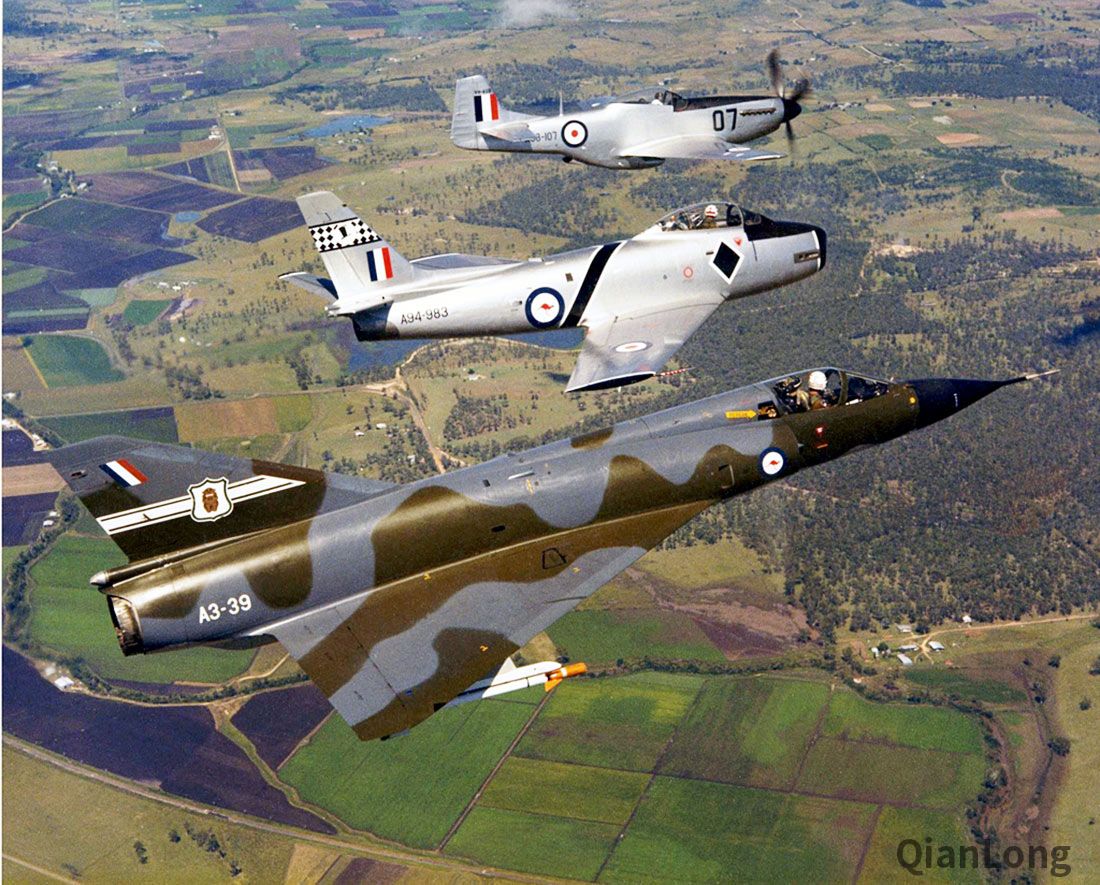 澳大利亚空军三代战斗机编队飞行 其中一款卖