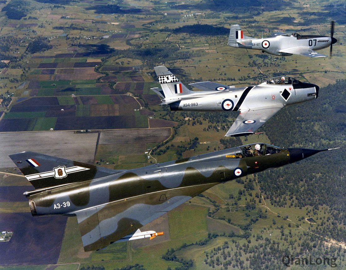 澳大利亚空军三代战斗机编队飞行 其中一款卖