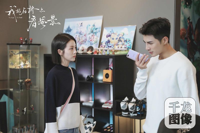 《我站在桥上看风景》曝治愈你海报 姜潮李溪