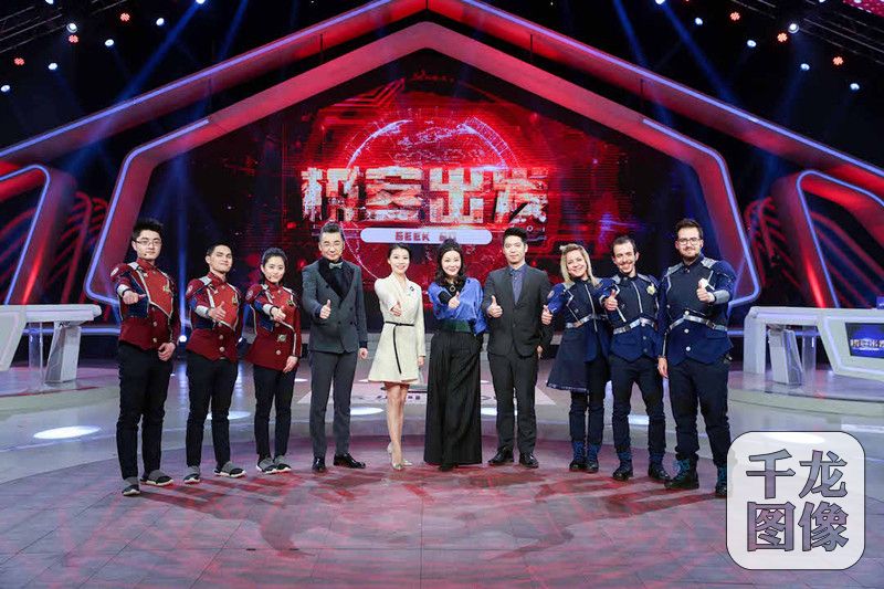 左起:上海交通大学极客团队、主持人高博、极客召集人余慧、嘉宾王小骞、嘉宾刘伟、格拉纳达大学极客团队