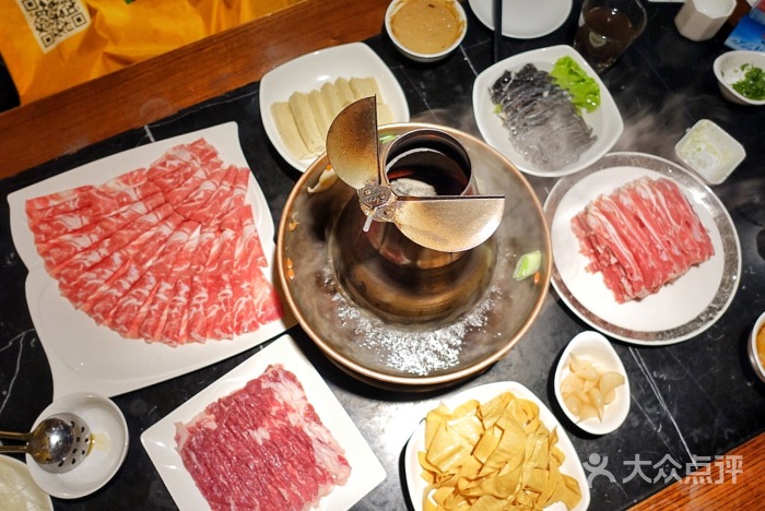 铜锅炭火涮羊肉 寻找地道的老北京铜锅涮肉