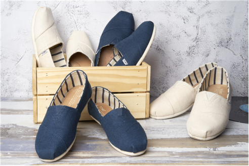 TOMS VENICE 帆布懒人鞋系列发售,用色彩创造每天的仪式感
