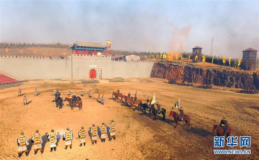 河南辉县再现实景沙场马战