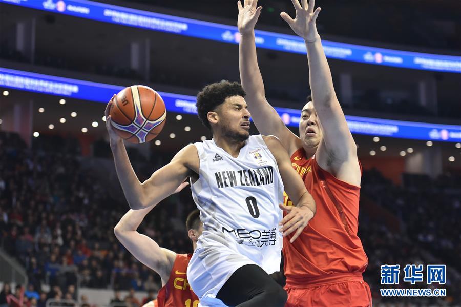 （体育）（12）篮球&mdash;&mdash;世界杯预选赛：中国男篮蓝队不敌新西兰队