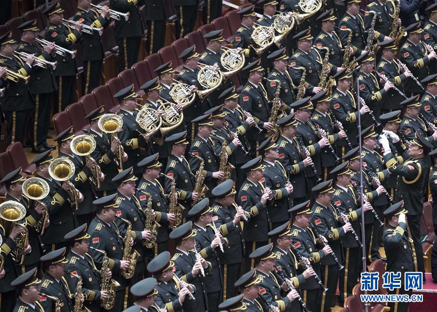 　　3月3日，中国人民政治协商会议第十三届全国委员会第一次会议在北京人民大会堂开幕。这是军乐团在演奏。 新华社记者 王晔 摄