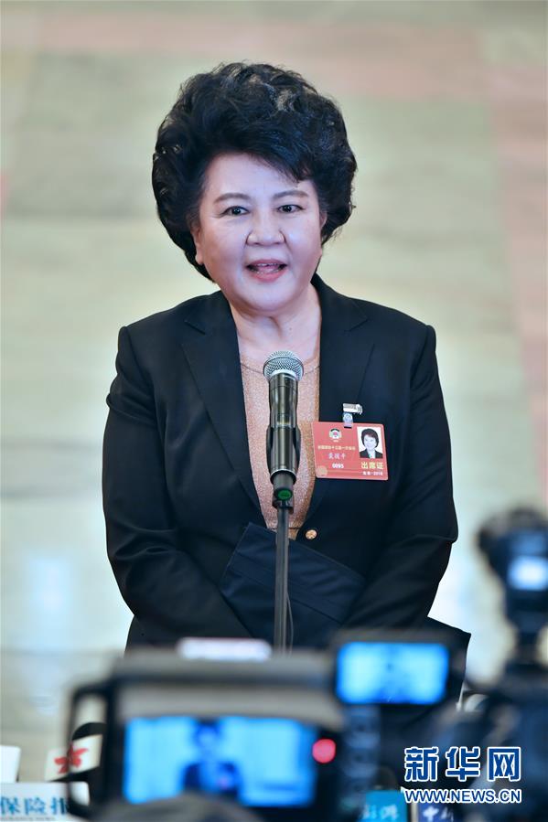 3月3日，中国人民政治协商会议第十三届全国委员会第一次会议在北京人民大会堂开幕。这是国务院侨务办公室主任裘援平在接受采访。新华社记者 李鑫 摄