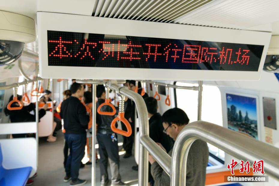 乌鲁木齐即将进入地铁时代 民众登车感受建设进度