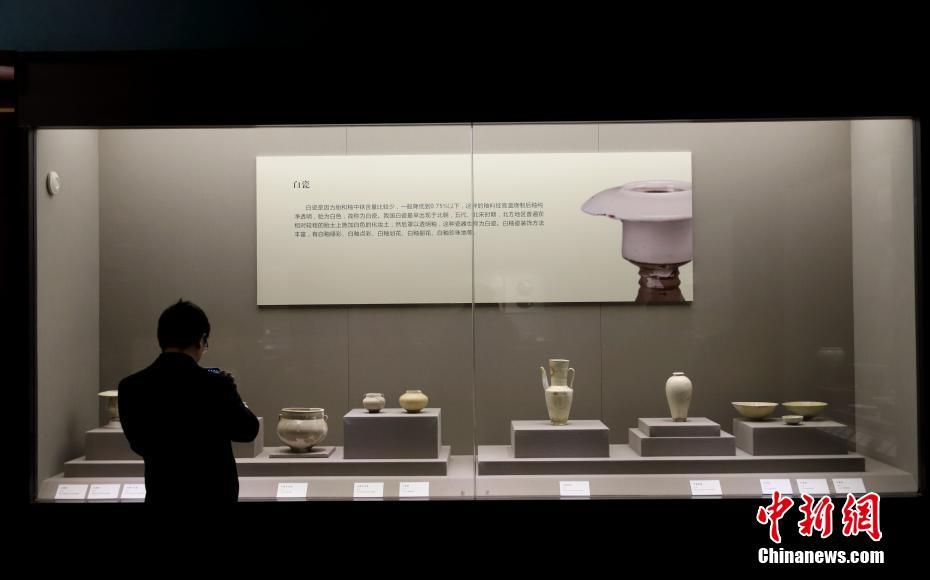 河南博物院展出鲁山段店窑陶瓷文物