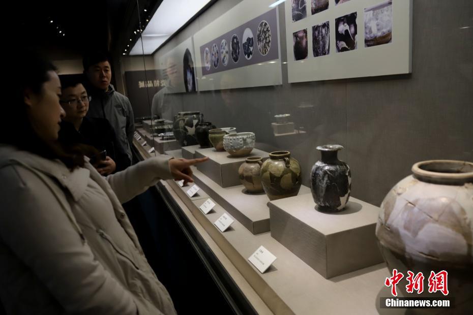 河南博物院展出鲁山段店窑陶瓷文物
