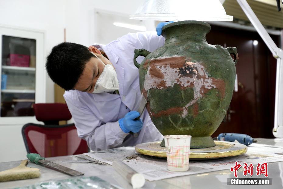 陕西历史博物馆的&ldquo;文物医生&rdquo;