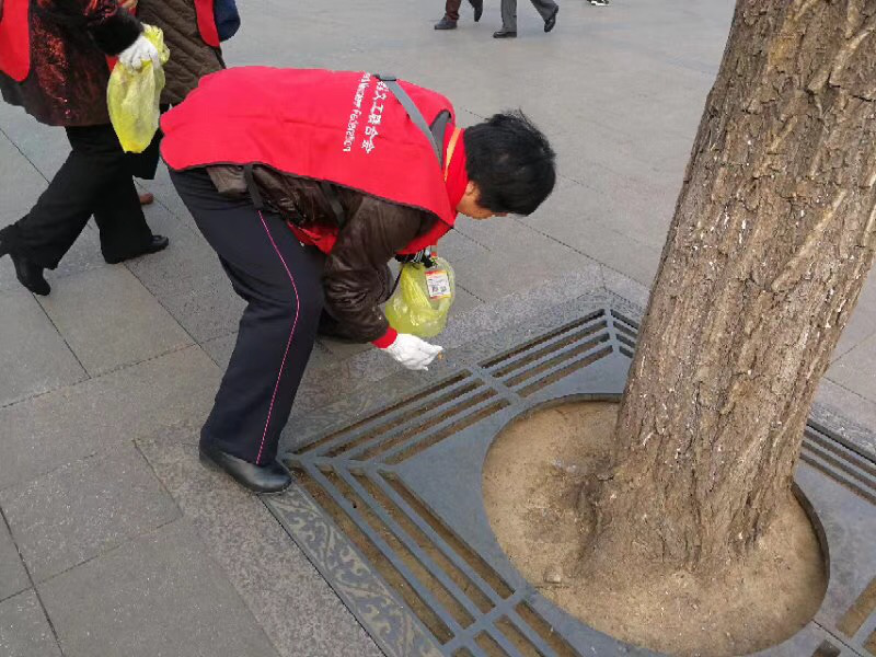 北京市慈善义工联合会30余名党员义工广泛开