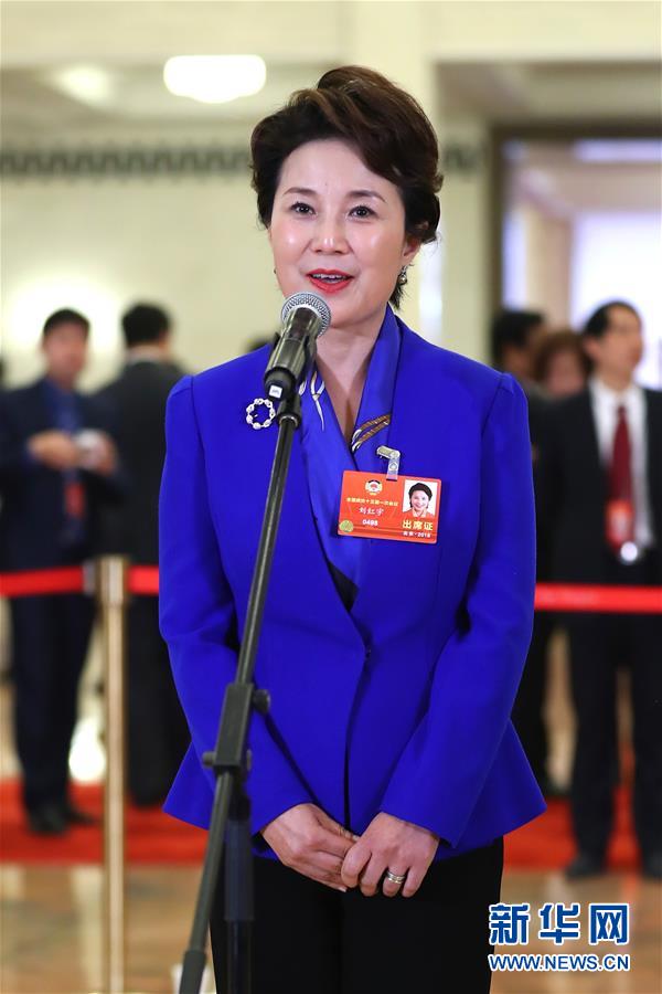 　　3月10日，全国政协十三届一次会议在北京人民大会堂举行第三次全体会议。这是全国政协委员刘红宇在“委员通道”接受采访。新华社记者张玉薇摄