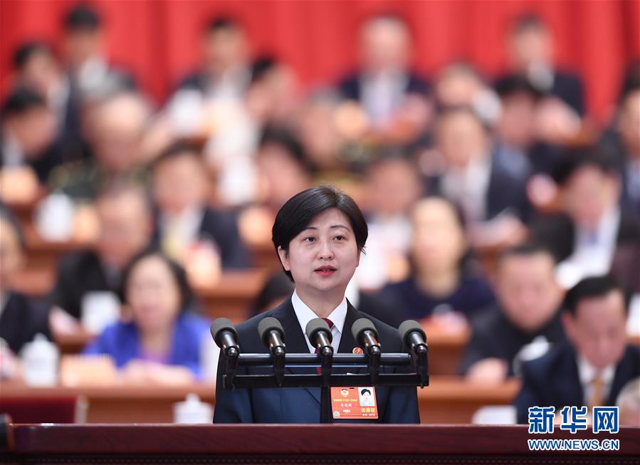　3月10日，全国政协十三届一次会议在北京人民大会堂举行第三次全体会议。这是李迎新委员作大会发言。 新华社记者 高洁 摄