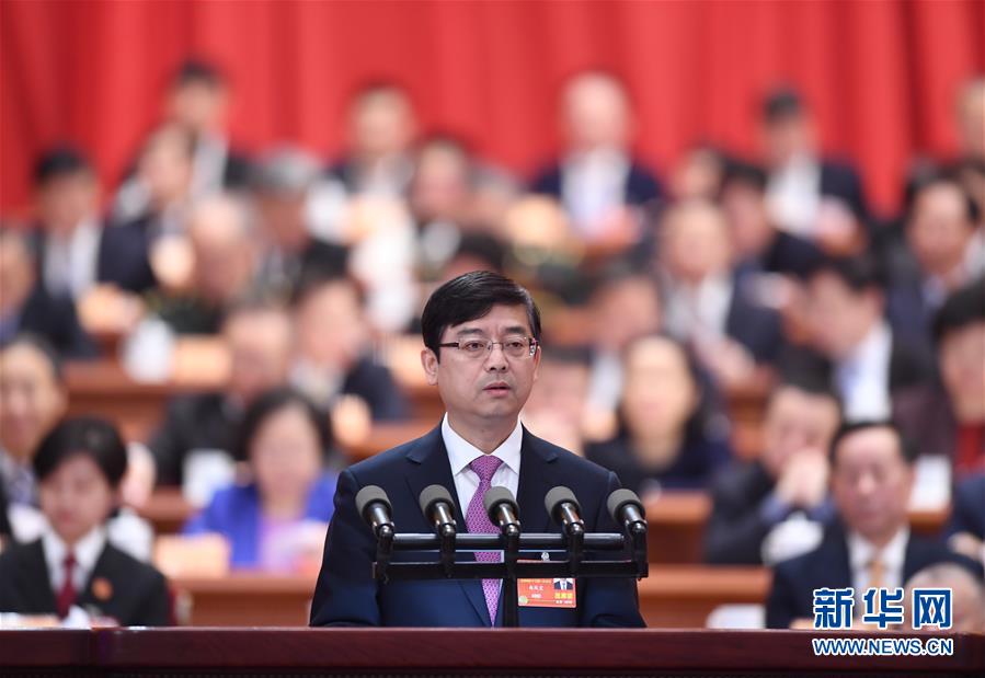 3月10日，全国政协十三届一次会议在北京人民大会堂举行第三次全体会议。这是曲凤宏委员代表农工党中央作大会发言。 新华社记者 高洁 摄