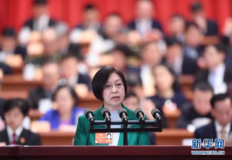 3月10日，全国政协十三届一次会议在北京人民大会堂举行第三次全体会议。这是成平委员作大会发言。 新华社记者 高洁 摄