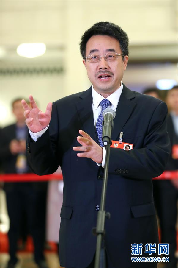 　　3月15日，全国政协十三届一次会议在北京人民大会堂举行闭幕会。这是全国政协委员苏权科在“委员通道”接受采访。 新华社记者张玉薇摄