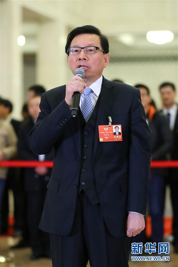 　　3月15日，全国政协十三届一次会议在北京人民大会堂举行闭幕会。这是全国政协委员冯健身在“委员通道”接受采访。 新华社记者张玉薇摄