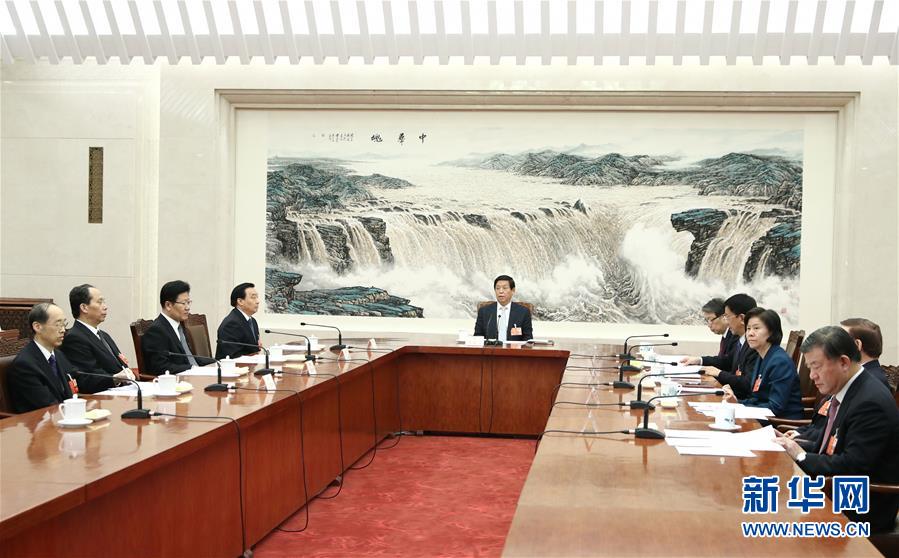 (两会)十三届全国人大一次会议主席团常务主席第六次会议举行 栗战书主持