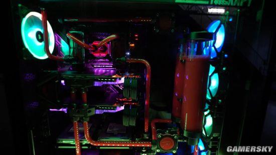 用12万元的PC玩游戏是什么体验？分体式水冷太酷炫