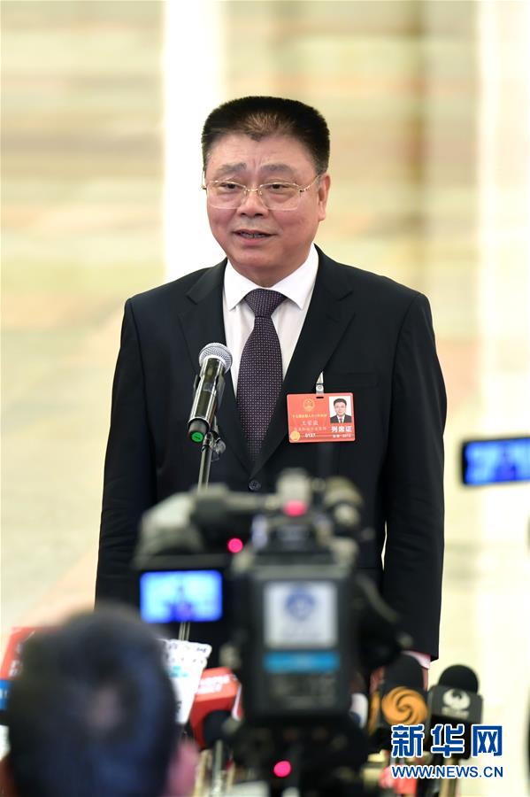 　　3月19日，十三届全国人大一次会议在北京人民大会堂举行第七次全体会议。这是住房和城乡建设部部长王蒙徽在“部长通道”接受采访。新华社记者刘金海摄