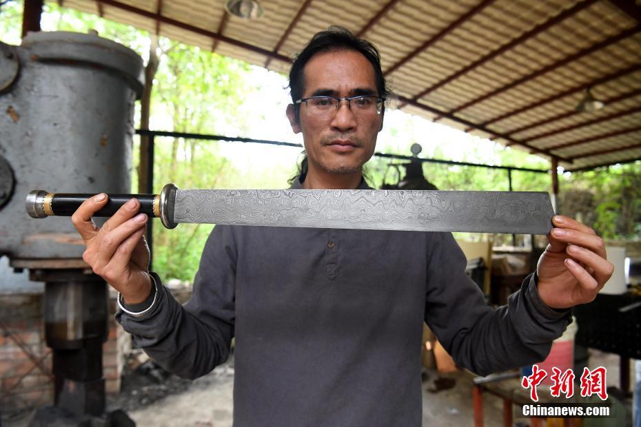广西&ldquo;壮刀王&rdquo;十年磨一剑 盼中国传统刀文化复兴