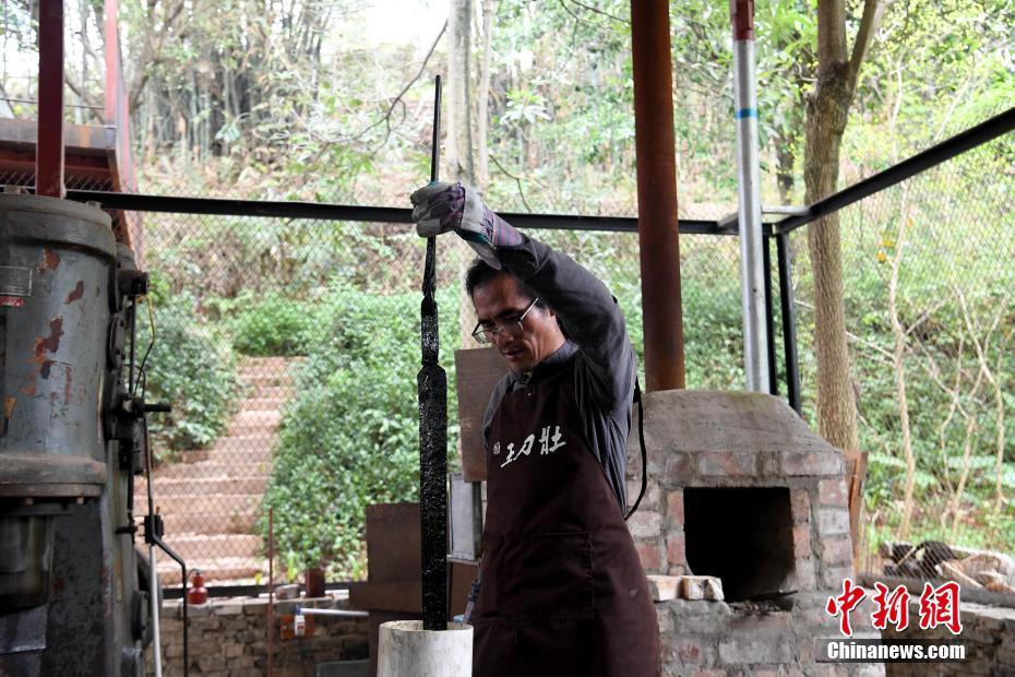 广西&ldquo;壮刀王&rdquo;十年磨一剑 盼中国传统刀文化复兴